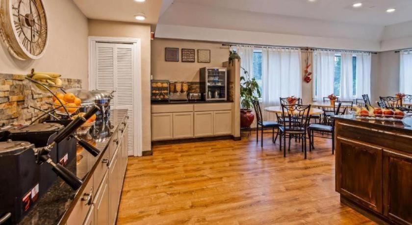 Best Western Johnson City Inn Extérieur photo